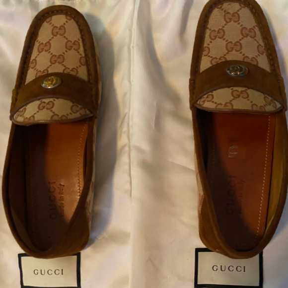 Gucci Tan and Brown Monogram Driving Loafers - Picture 2 of 9